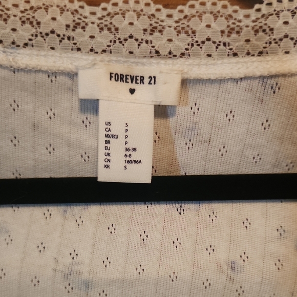 Forever 21 Fitted Crop Blouse in White and Blue - Picture 2 of 7